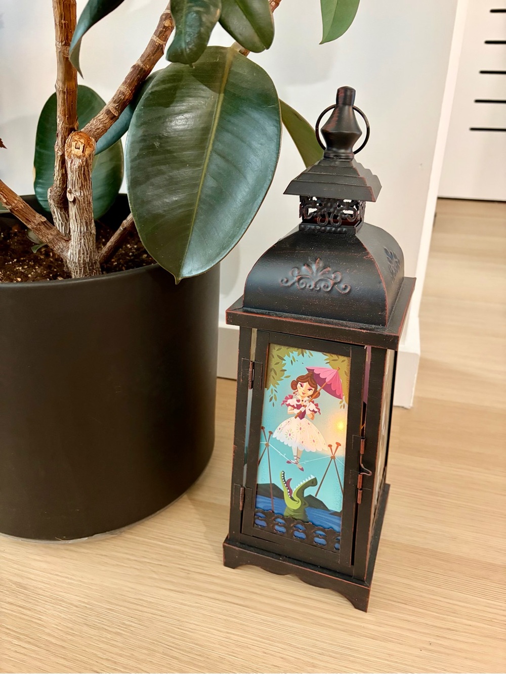 EUC Disney The Haunted Mansion Halloween Lantern